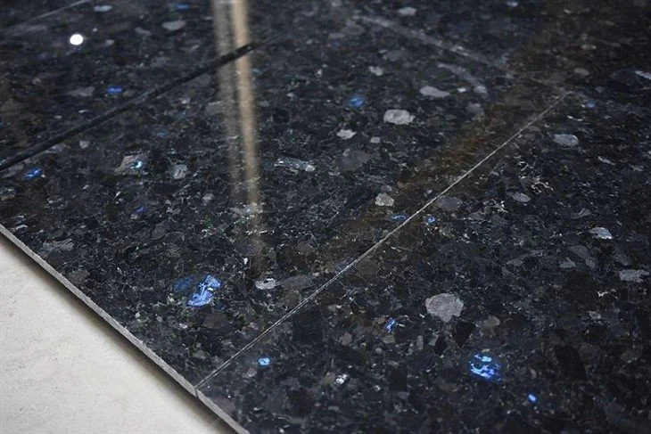 Volga-Blue-Granite-for-Wall-Floor-Slab-Tile-Countertop.webp (2)(001)